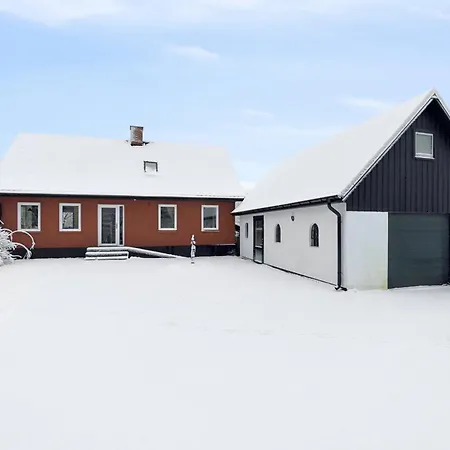 Gospodarstwo agroturystyczne Spacious In Bornholms Nature *
